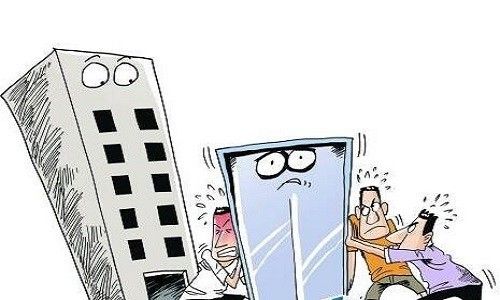 回家先做数学题?小区电梯遭吐槽